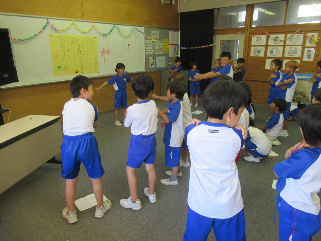 射水市立新湊放生津小学校 – 〒934-0027 富山県射水市中新湊23番10号